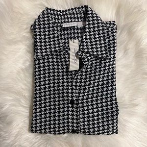 🛍 4/$15🛍 Houndstooth Blouse
